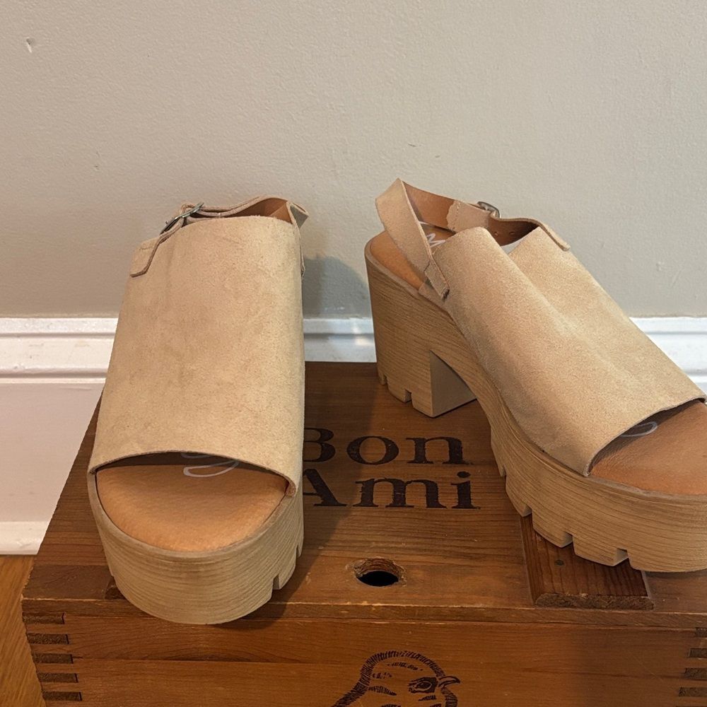 Musse & Cloud size 10 Beige Suede Platform Sandals never worn